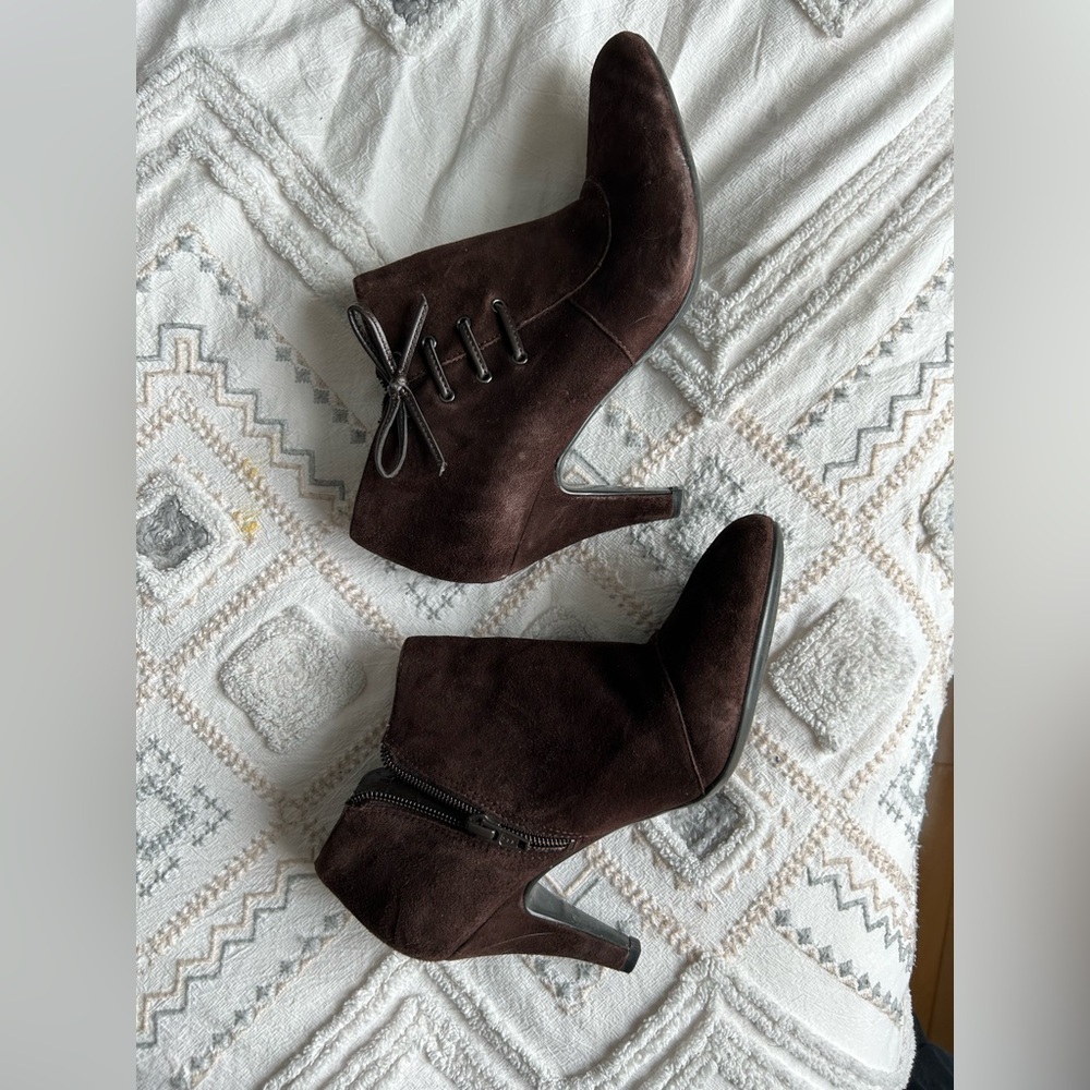 Naturalizer brown suede ankle heeled boots us 6.5